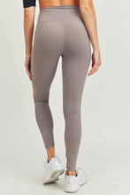 Load image into Gallery viewer, Tapered Band Essential Highwaist Leggings

